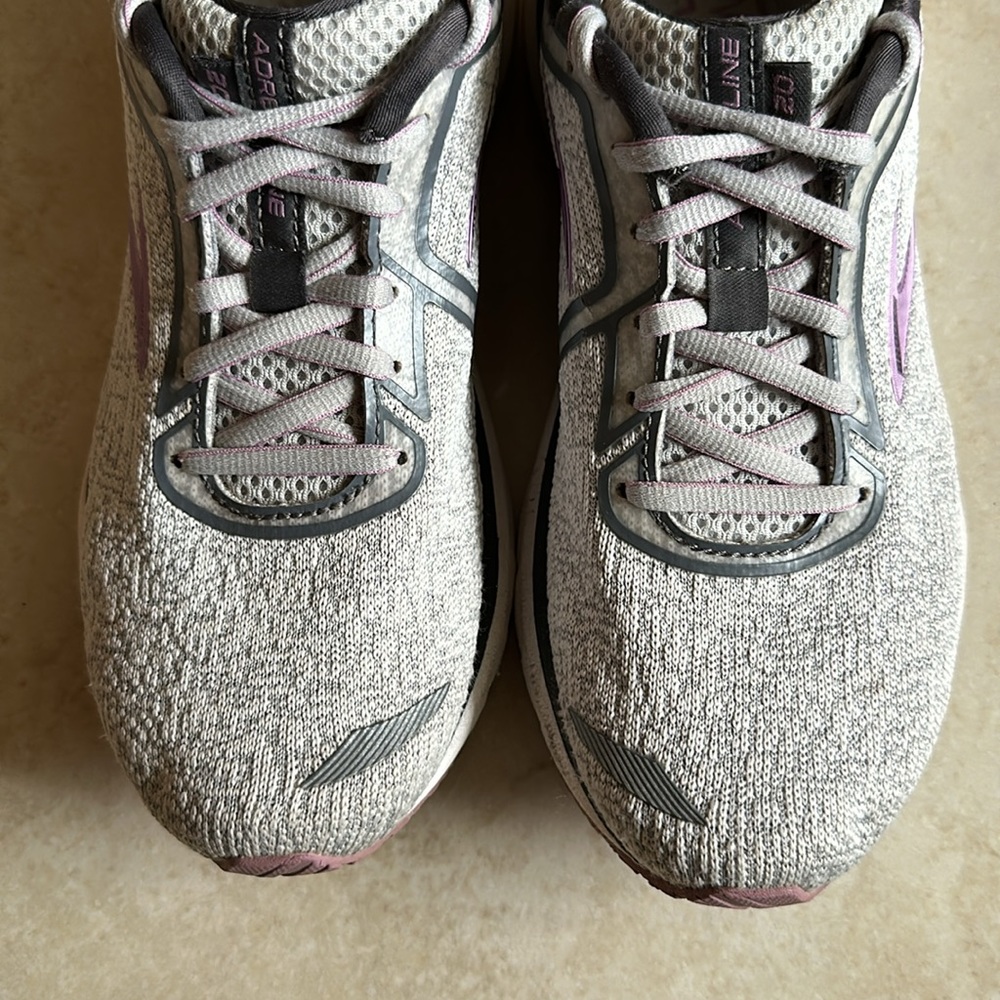 Brooks Womens Adrenaline GTS20 Sz 9B